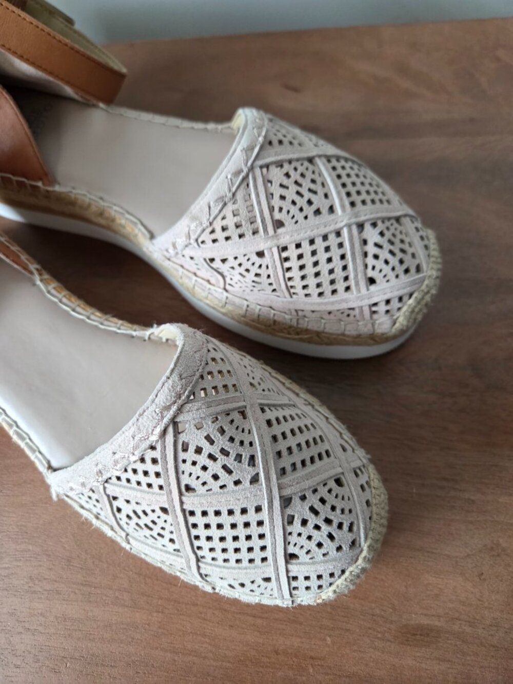 NEVER WORN VINCE CAMUTO BRAFINA GENUINE LEATHER UPPER ESPADRILLE SANDALS SZ 9M - Picture 7 of 14